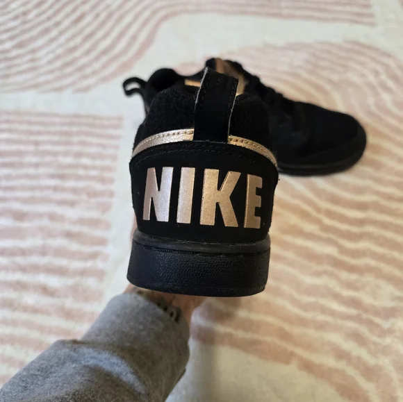 Nike Women's Court Borough Low Sneaker | 7.5 - Picture 5 of 14